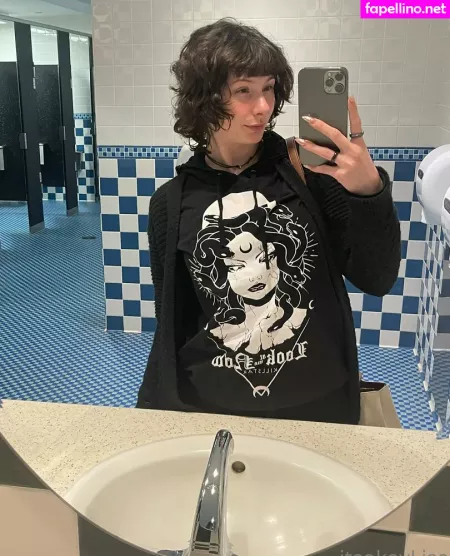 Lisasayshello OnlyFans Thumbnail #HAdBgUXMbl