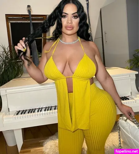 Lissaaires 2 OnlyFans Thumbnail #8CxBXpiDpe