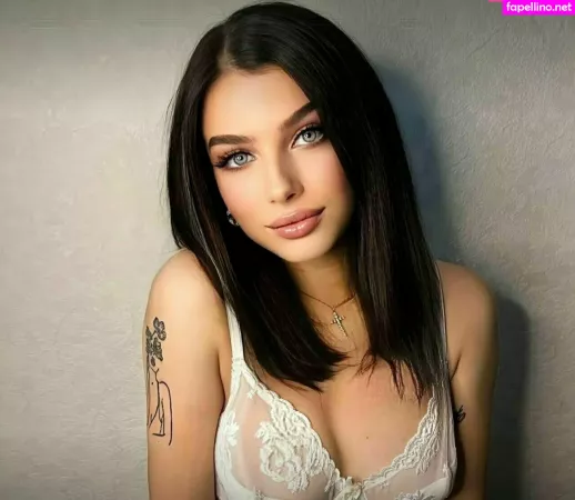 Little Emmy1 OnlyFans Thumbnail #1HnZt06bwM