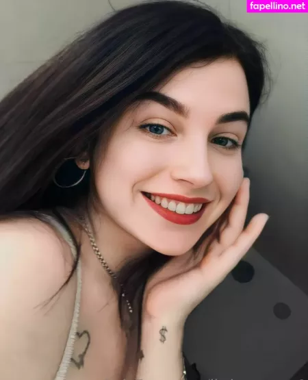 Little Emmy1 OnlyFans Thumbnail #QjLhZRBE3h