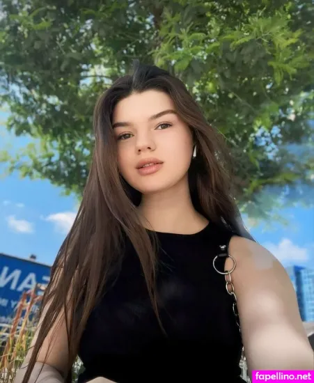 Little Lilly OnlyFans Thumbnail #8lWWsU1G1w