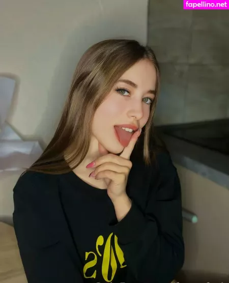 Little Lisa OnlyFans Thumbnail #9GJC9z87zF