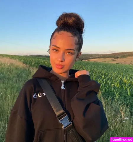 Little Lunaa OnlyFans Thumbnail #3cutQpMx0D