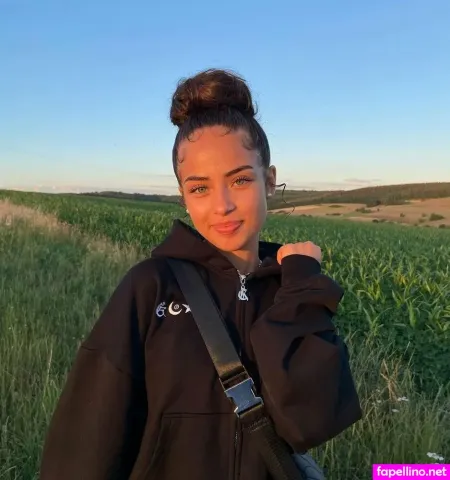Little Lunaa OnlyFans Thumbnail #kKb6Jf2Kni