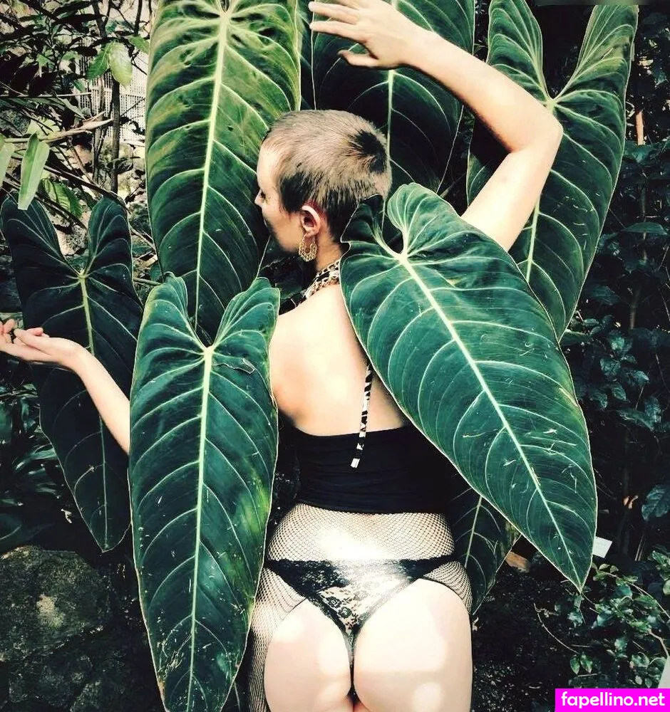 Little Sad Elf Nude Leaked OnlyFans Photo #12eMUD0OjR