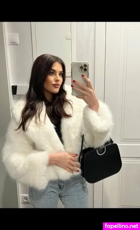 Littlebelucci OnlyFans Thumbnail #fHhZUz19yV