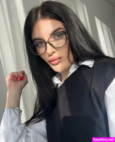 Littlebelucci OnlyFans Thumbnail #xUWcwuDOo0