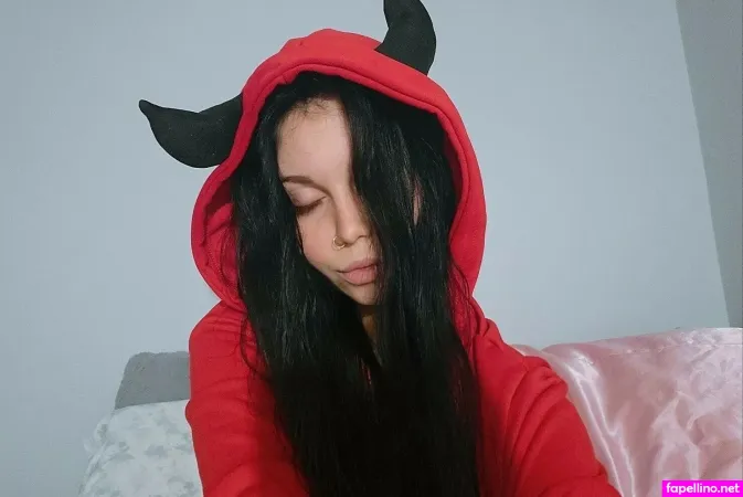 Littlebug96 Poutygirl96 OnlyFans Thumbnail #D1iIuyt6Sy