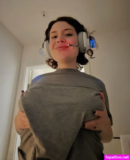 Littlecloverwhispers OnlyFans Thumbnail #Z5Xmasvdf2