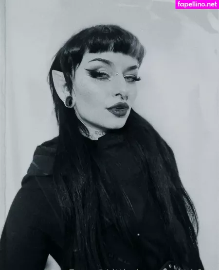 Littledemonwitchfree OnlyFans Thumbnail #EDAA706BtM