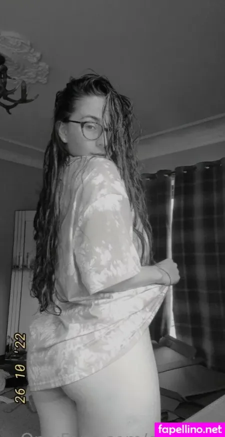 Littlee33 Emily Hill OnlyFans Thumbnail #CUCMRrJYAZ