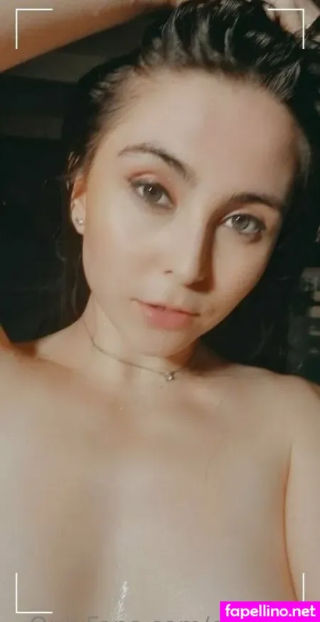 Littlee33 Emily Hill OnlyFans Thumbnail #VxSe8F7Owh