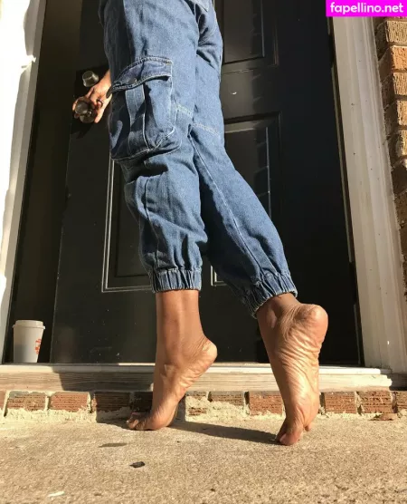 Littleebonyfeet OnlyFans Thumbnail #XymA1qAFX9