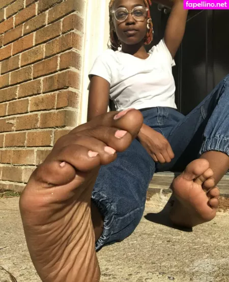 Littleebonyfeet OnlyFans Thumbnail #iKpWcIkJzl