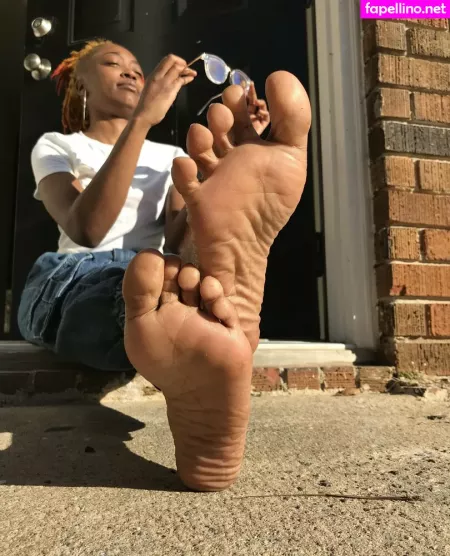 Littleebonyfeet OnlyFans Thumbnail #vWpHDQZTC0