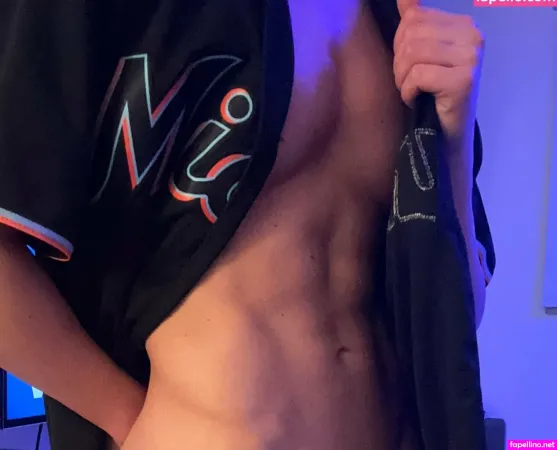 Littlehercules001051 OnlyFans Thumbnail #RWBKEzWx6C