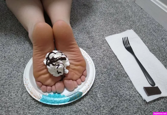 Littlelucyfeet OnlyFans Thumbnail #5MdxJFfCX7