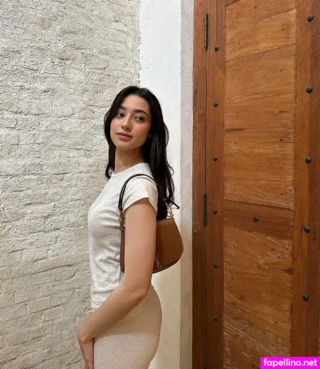 Littlemisskhan OnlyFans Thumbnail #28A6cJwAnT