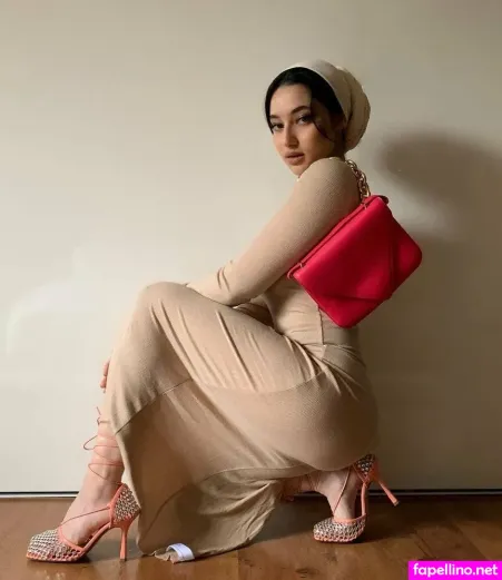 Littlemisskhan OnlyFans Thumbnail #4CykujcZWw