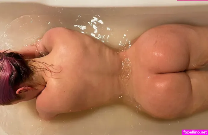 Littlepennypeach OnlyFans Thumbnail #KrAHl6ytLm