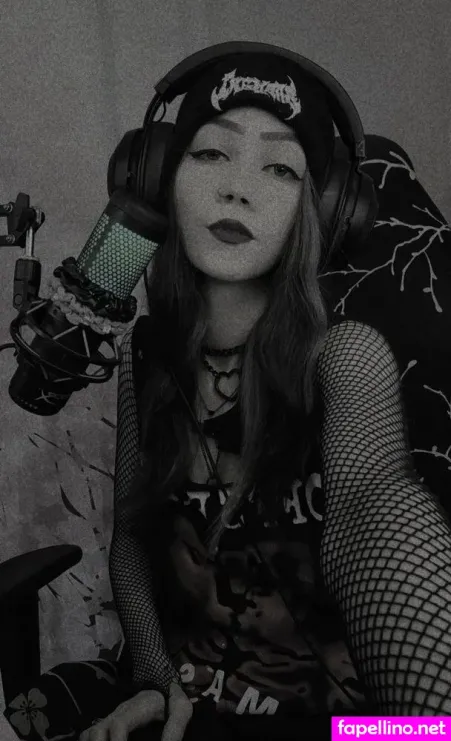 Littleredridingsakura OnlyFans Thumbnail #r2gg8E9hSM