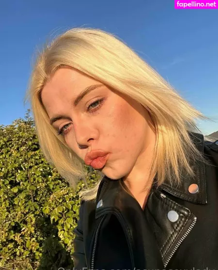 Littlesabrina OnlyFans Thumbnail #MalaT5kBlt