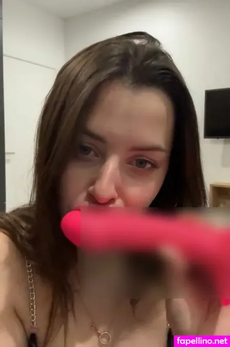 Littlevikki OnlyFans Thumbnail #0Xgo1pLCoF