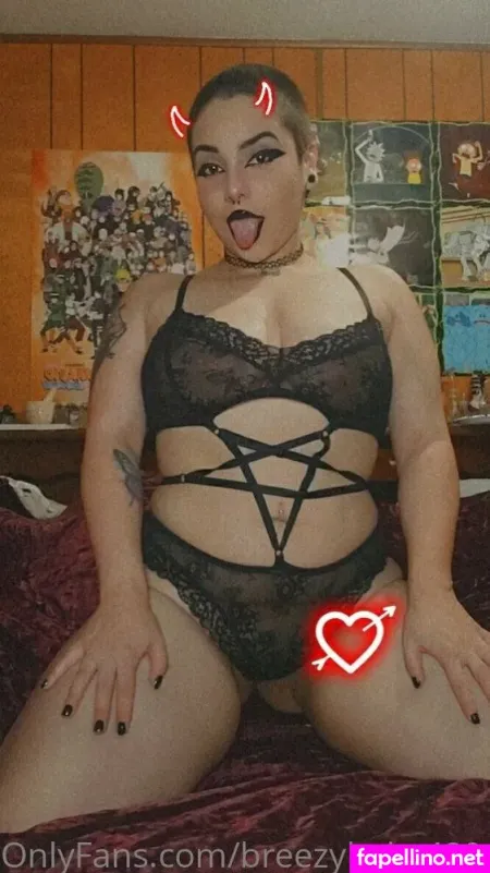 Littlevillagewitch666 OnlyFans Thumbnail #F7XvSLup85