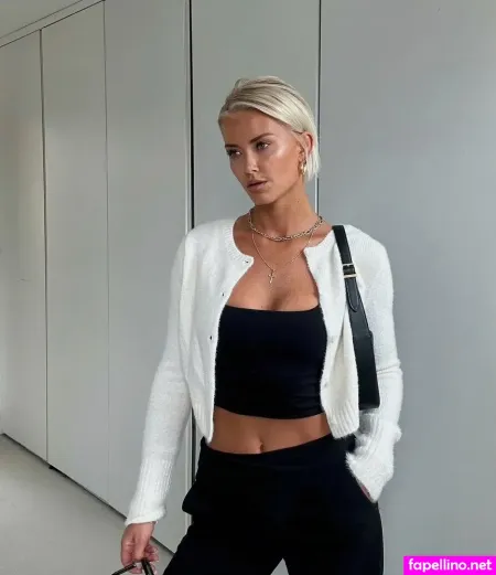 Liv Bentley OnlyFans Thumbnail #JXmtv2IvBl