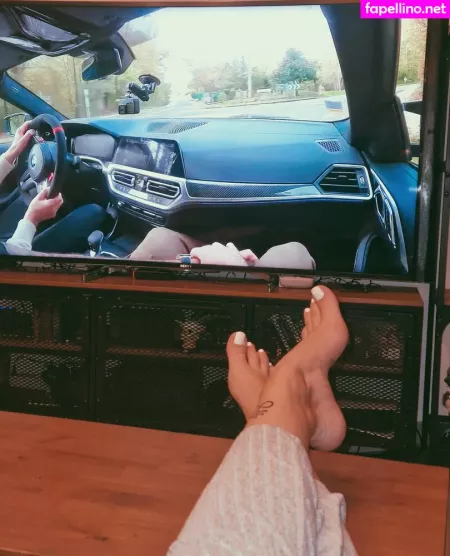 Livie Feet OnlyFans Thumbnail #Cvzq1iM5iv