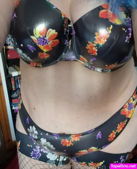 Livin Dead Girl OnlyFans Thumbnail #p89qvIJRA7
