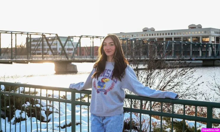 Livrylee OnlyFans Thumbnail #AKQBLrCxEX