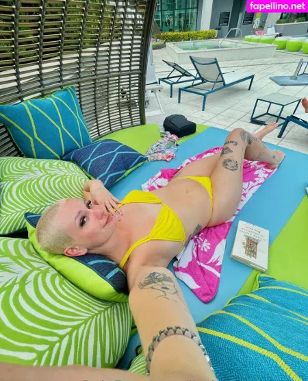 Livthebookworm OnlyFans Thumbnail #wY4U0L2u7p