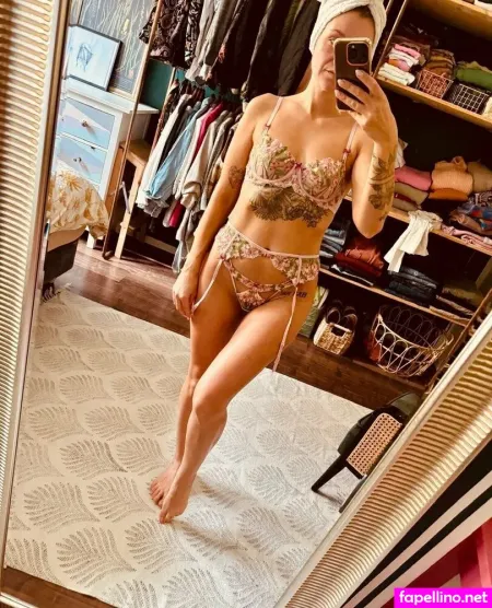 Liz Van K OnlyFans Thumbnail #5CZ5lz5AXy