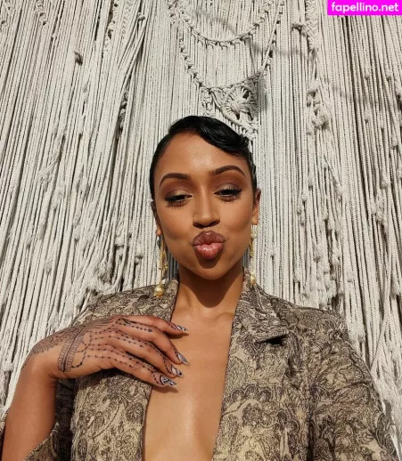 Liza Koshy OnlyFans Thumbnail #xfB9oxTugj