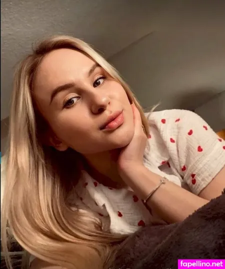 Liza Loveness OnlyFans Thumbnail #TIwCzeuq64