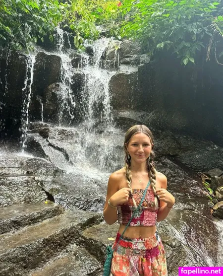 Liztravels 1 OnlyFans Thumbnail #2GG1gs1wU0