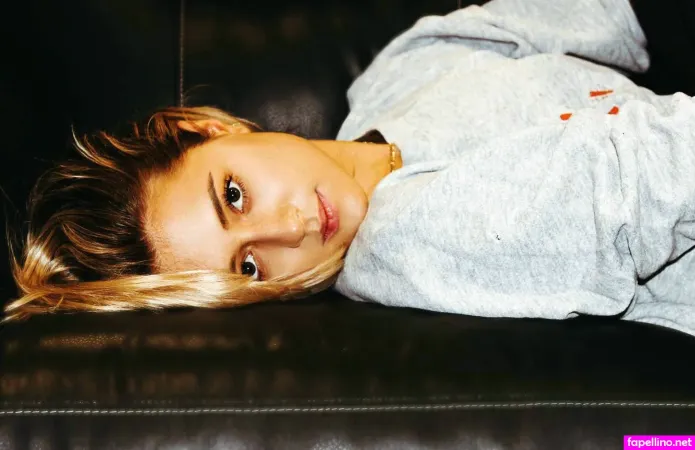 Lizzebroadway OnlyFans Thumbnail #HhAJKqSmy6