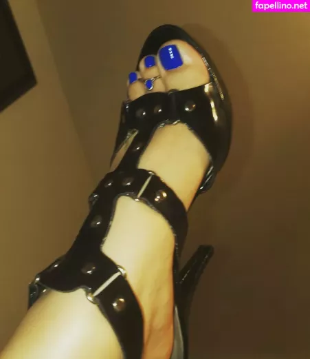 Lizziesexifeet OnlyFans Thumbnail #9s8NPlvLKb