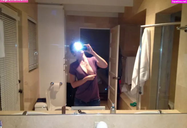 Lizzy Caplan OnlyFans Thumbnail #7ors82fV6F