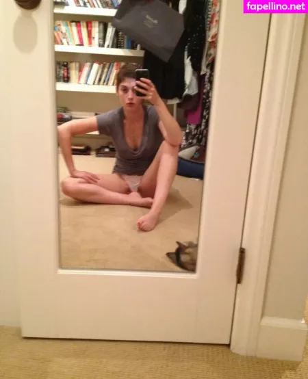 Lizzy Caplan OnlyFans Thumbnail #yWV7Cfe3H8