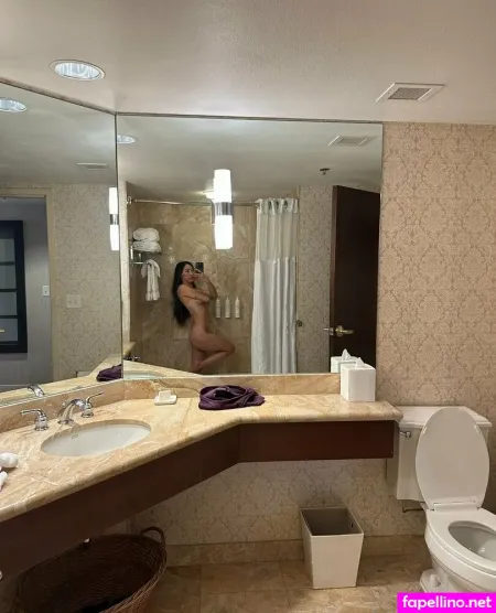 Lizzy Capri OnlyFans Thumbnail #0eVUNZXDa0