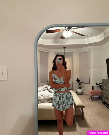 Lizzy Capri OnlyFans Thumbnail #3wXwR1vbL5