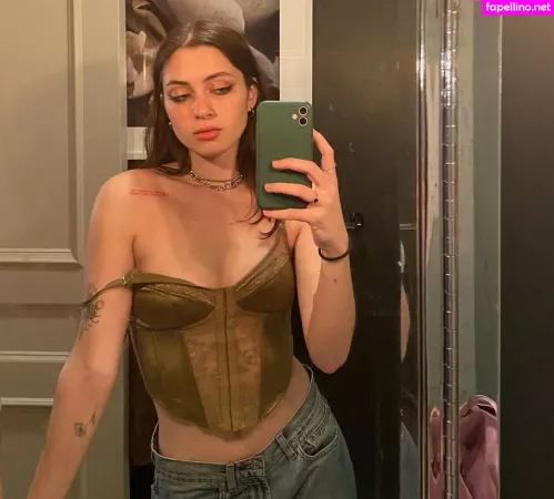 Lizzy Mcalpine OnlyFans Thumbnail #8HziY8iCQv
