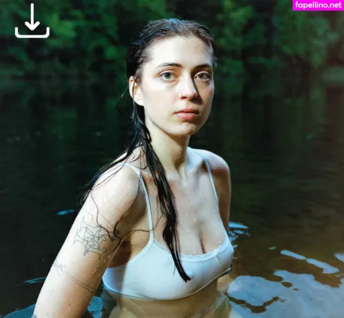 Lizzy Mcalpine OnlyFans Thumbnail #TKR5uF5LIa