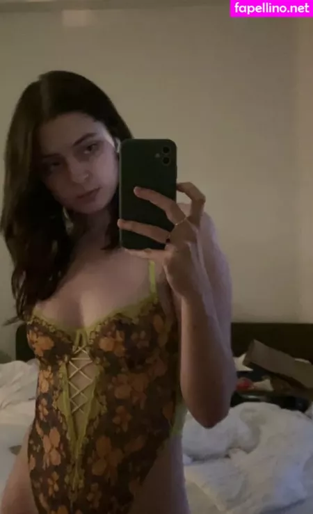 Lizzy Mcalpine OnlyFans Thumbnail #zK7UubG8C7