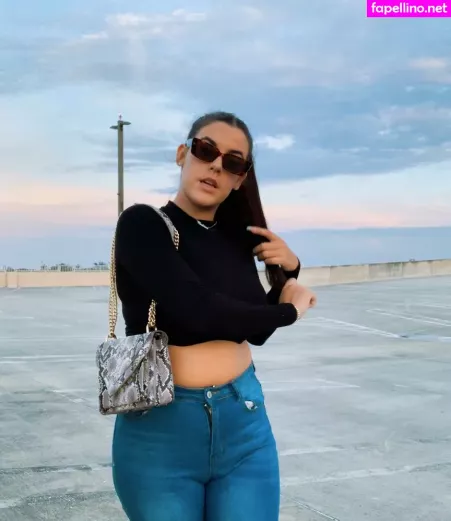 Lizzy Rae OnlyFans Thumbnail #oAmiM0jgWP