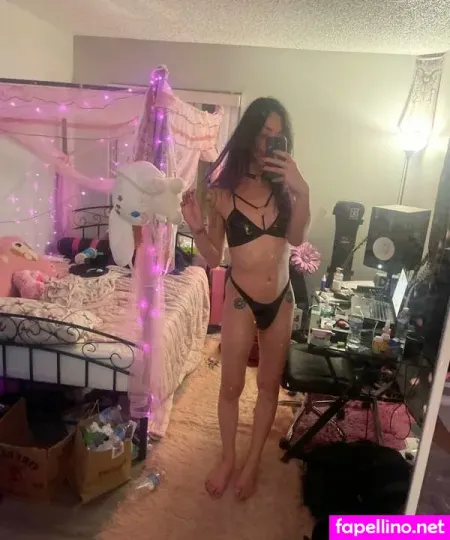 Lizzyredts OnlyFans Thumbnail #9B8pNgFhw1