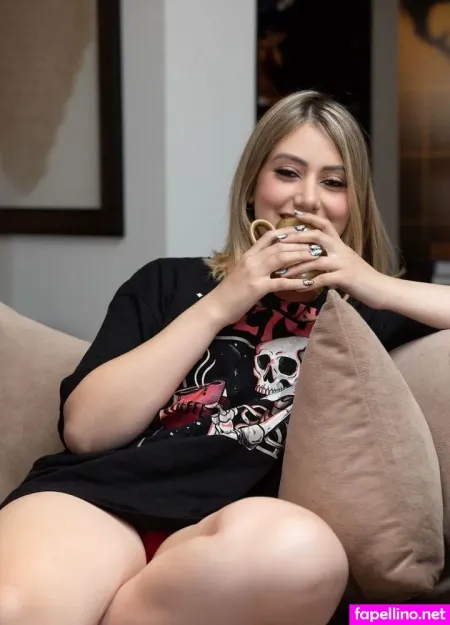 Loira Strip OnlyFans Thumbnail #PCh3KFTsPG