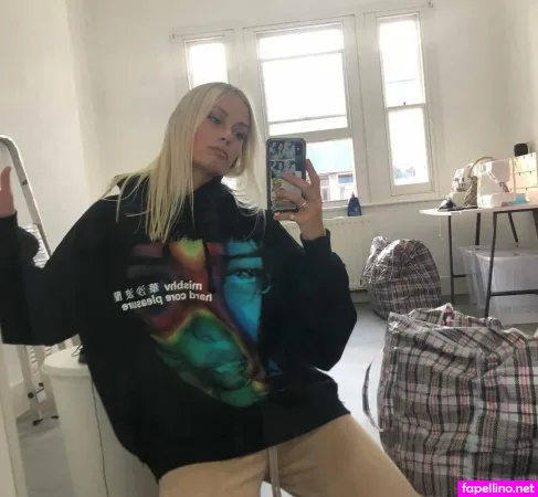 Lois Saunders OnlyFans Thumbnail #8HlfHC8Tqq